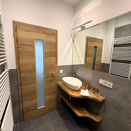 Schlossblick Iii - Zeit Zum Träumen In Exklusiver Zirbennest, Parkplatz, Smart-tv, Wlan