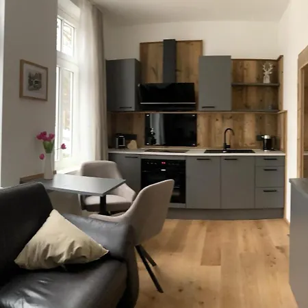 Schlossblick Iii - Zeit Zum Träumen In Exklusiver Zirbennest, Parkplatz, Smart-tv, Wlan Apartment *
