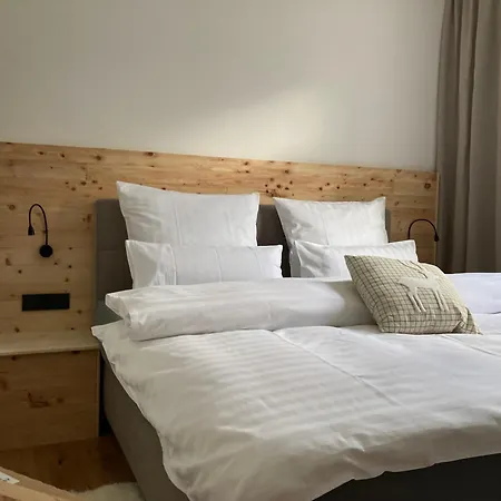 Schlossblick Iii - Zeit Zum Träumen In Exklusiver Zirbennest, Parkplatz, Smart-tv, Wlan Apartment *